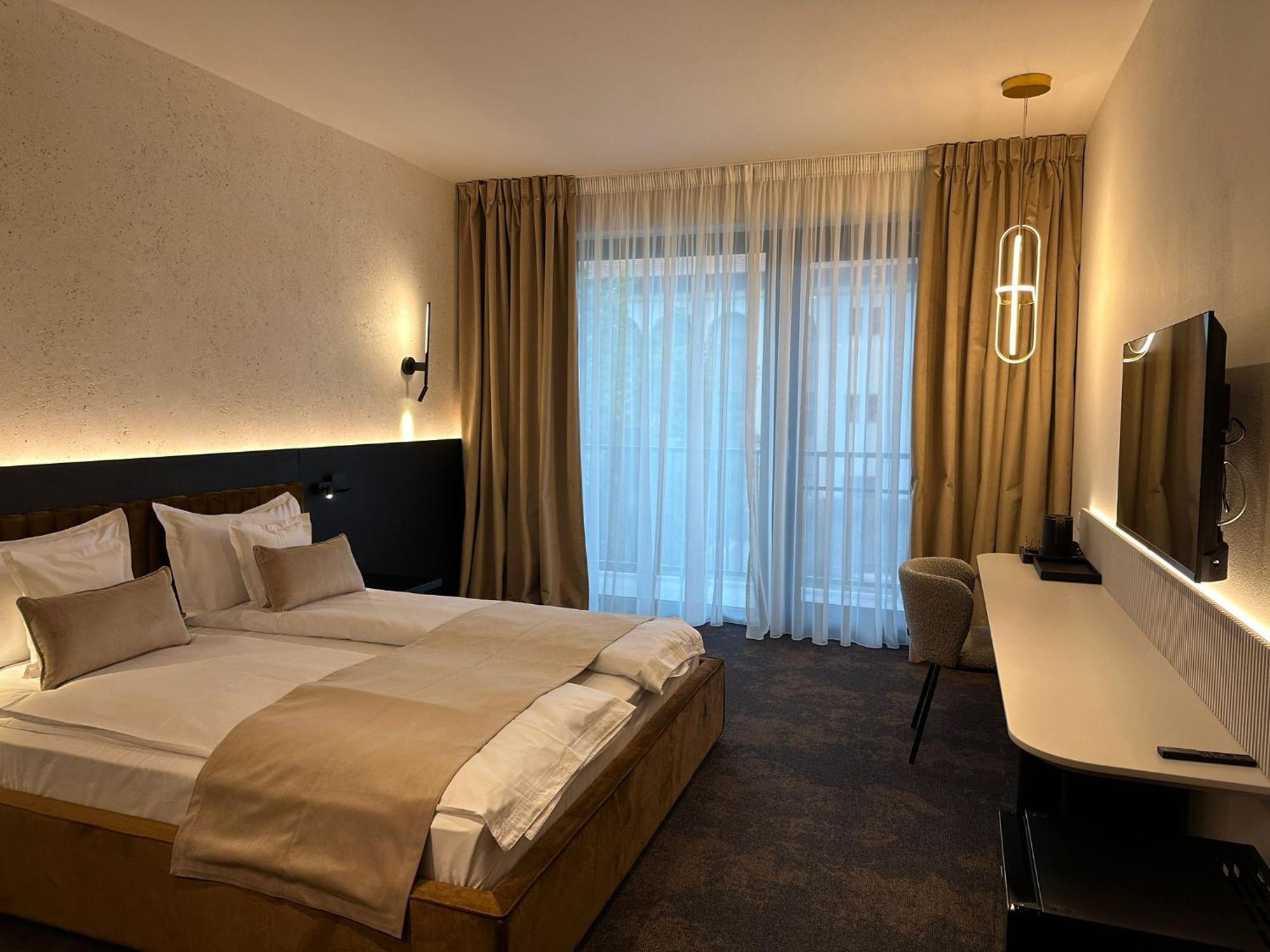 Hotel Element Alba Iulia Esterno foto